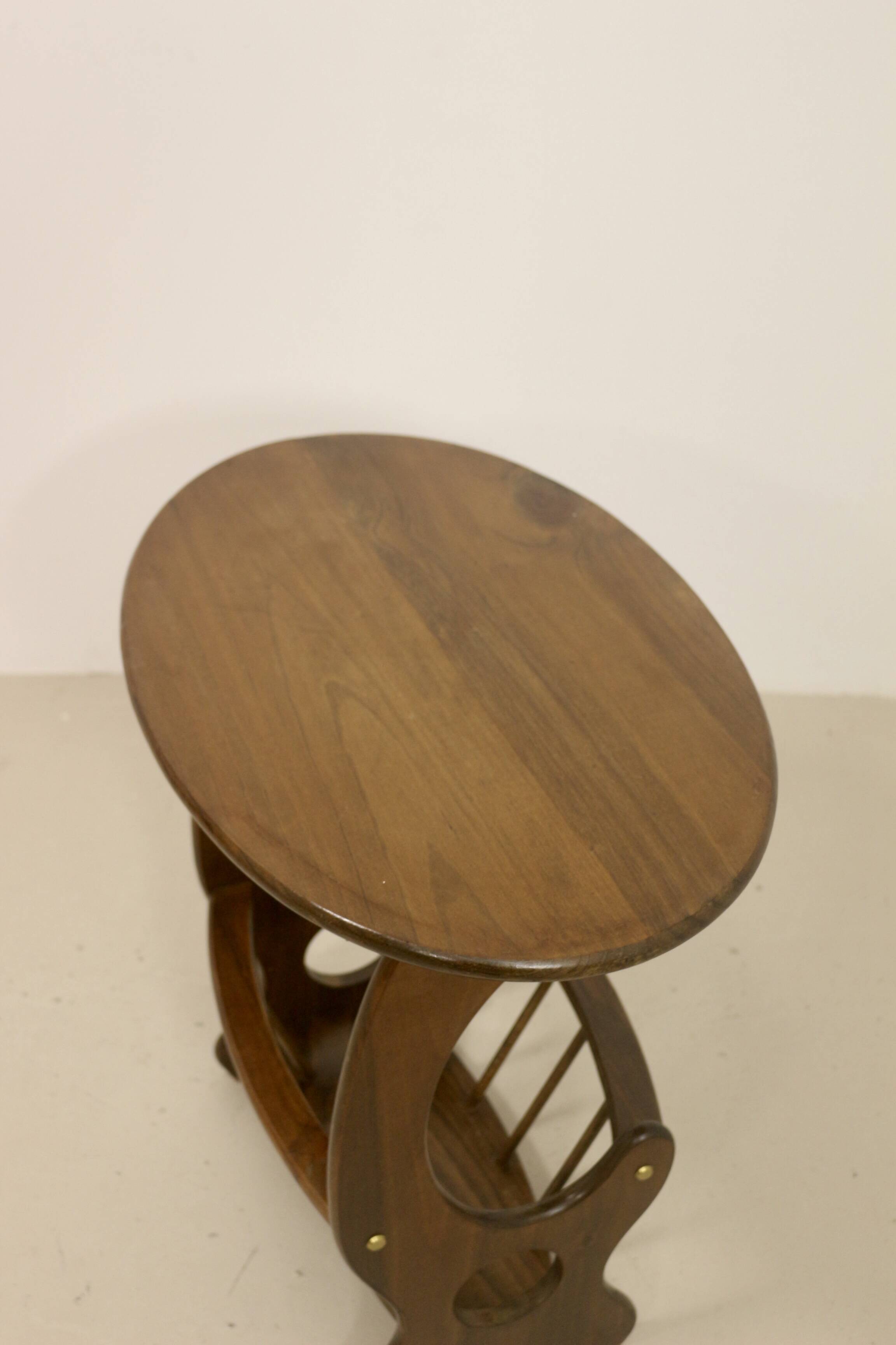 Wooden living room coffee table with magazine storage rack. Ref MIA