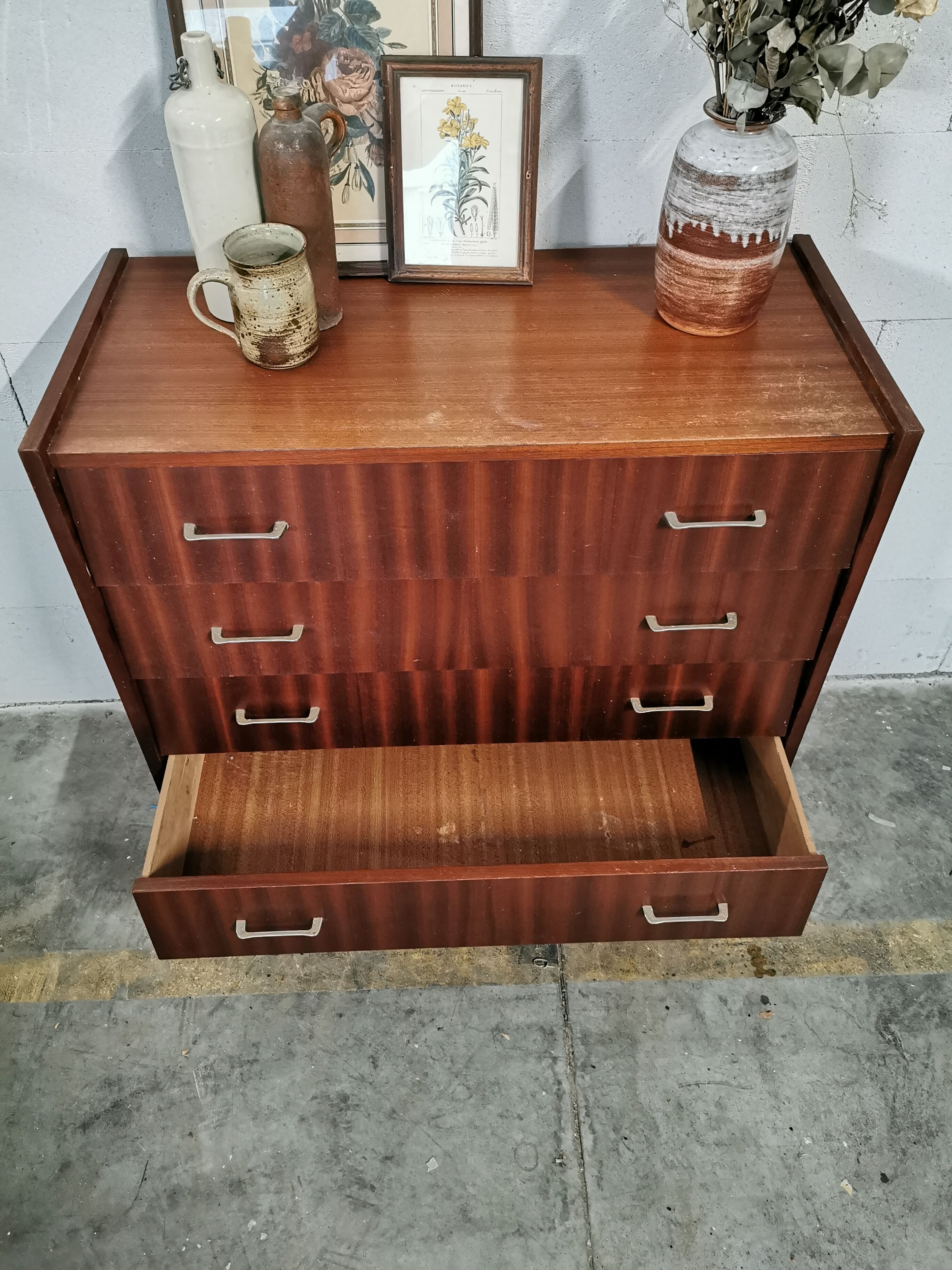 Vintage chest of drawers spindle feet