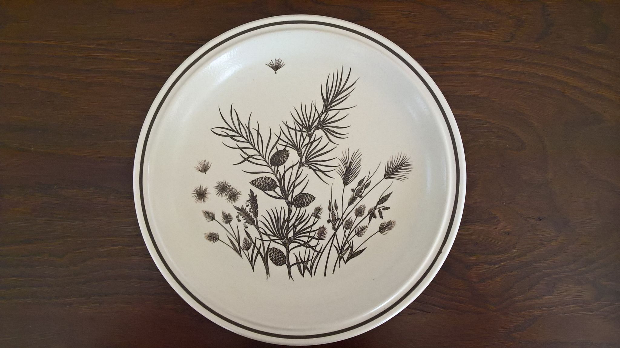 8 flat plates W.H. Grindley "Pinewood"