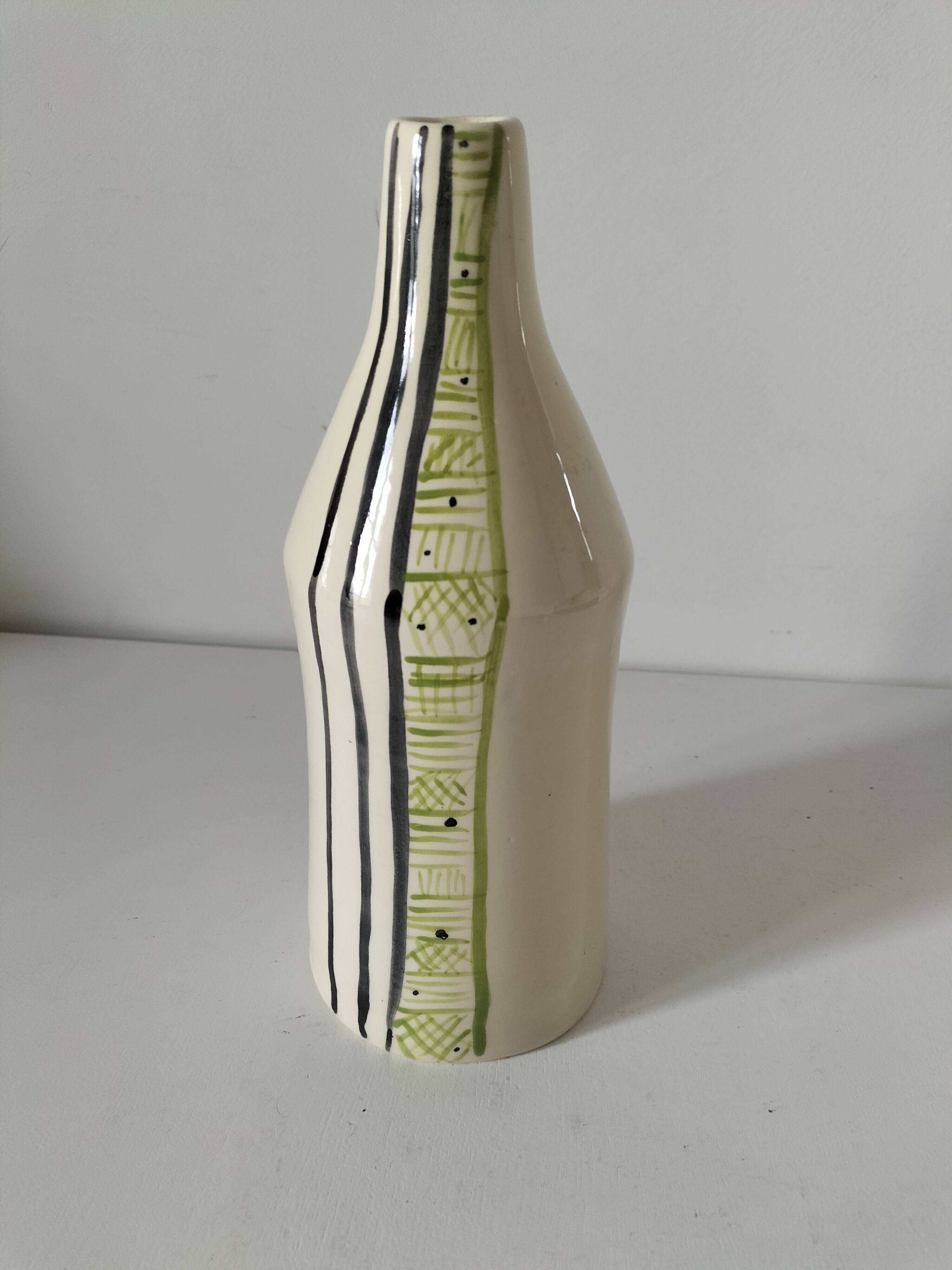 Duo de vases en céramique émaillée, décor pictural, signés MU
