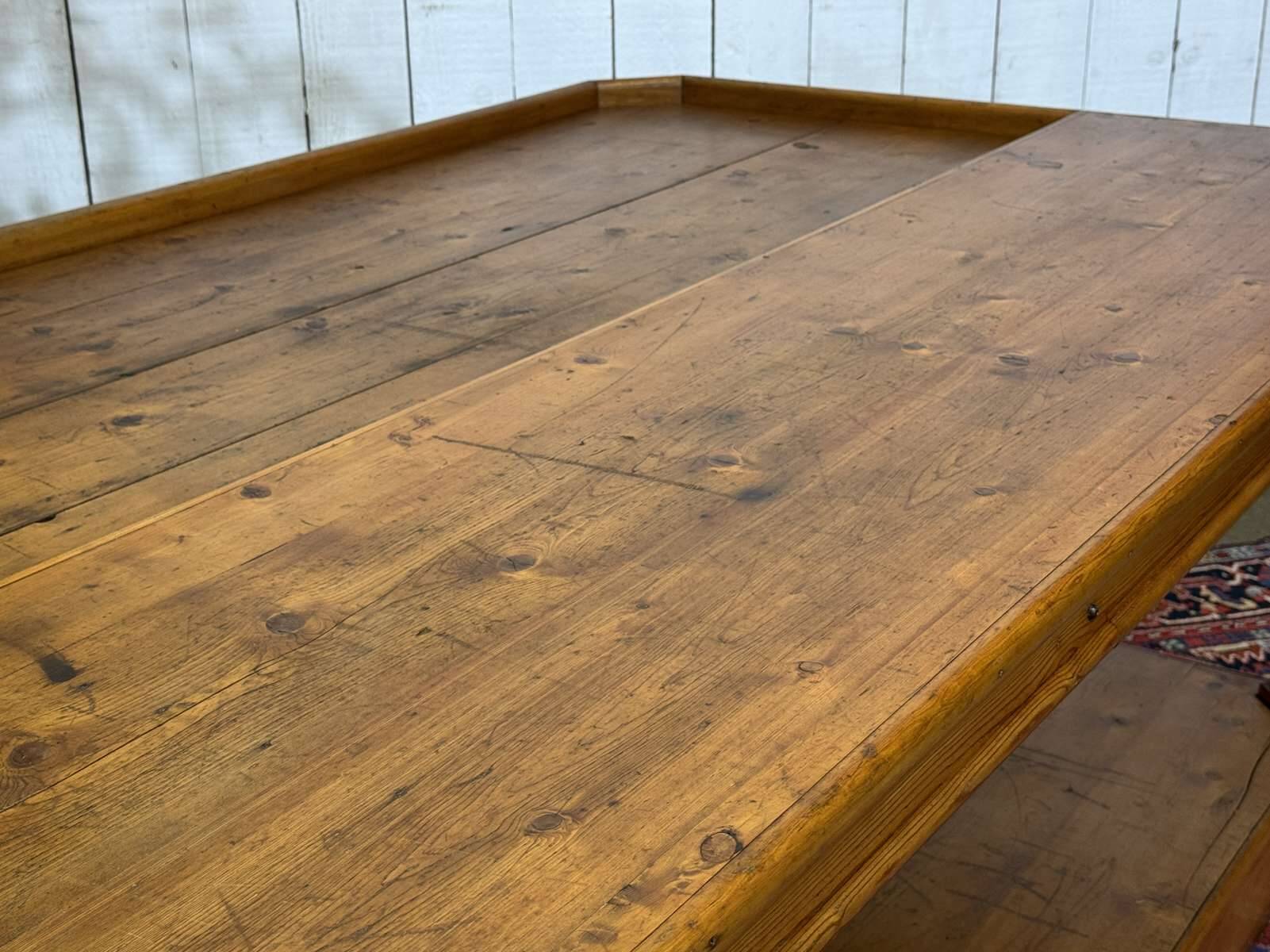19th-century work table in English pine.