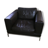 Fauteuil design en cuir marron