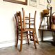 2 chaises bistrot en bois clair
