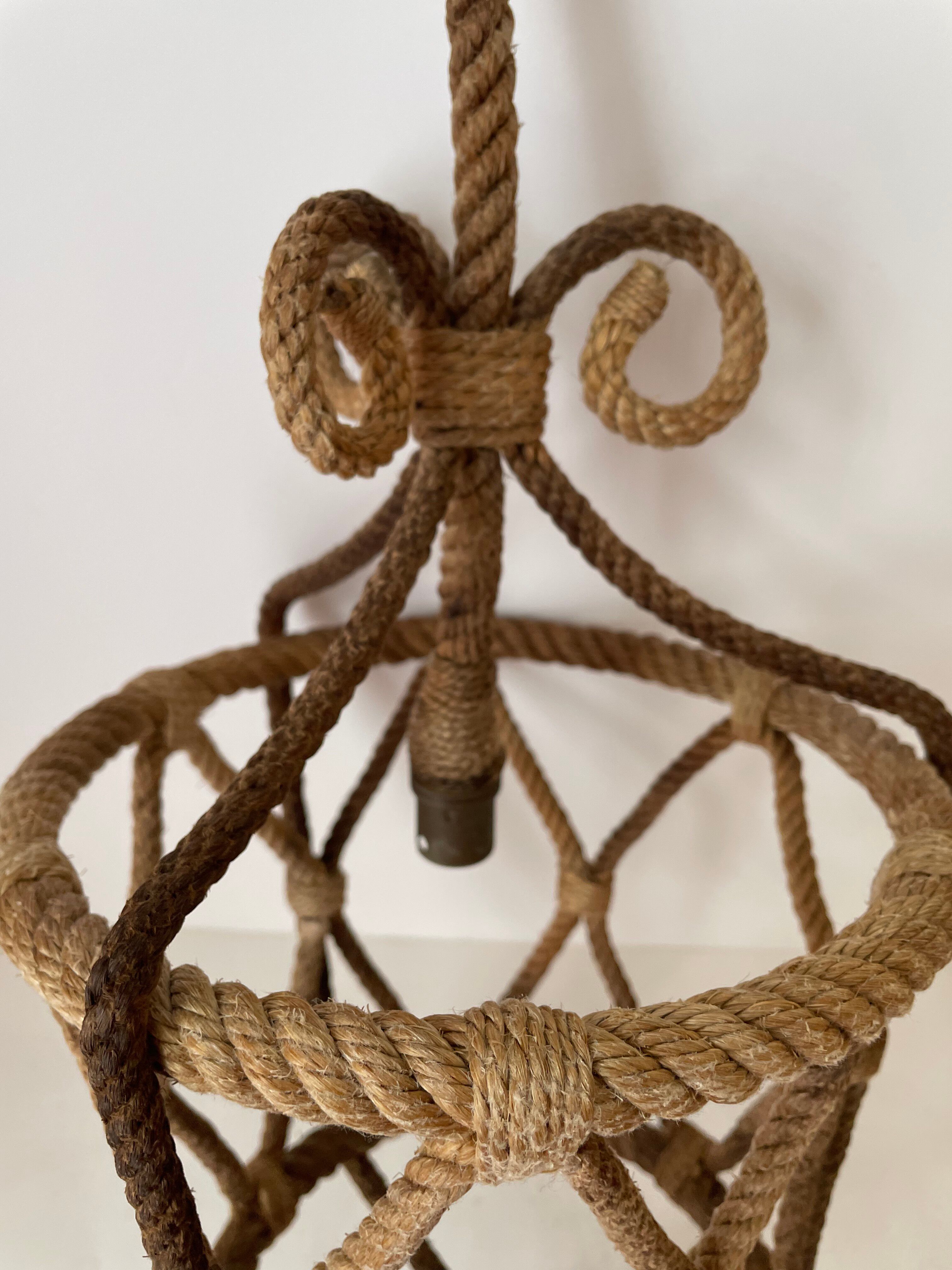 Rope lantern suspension