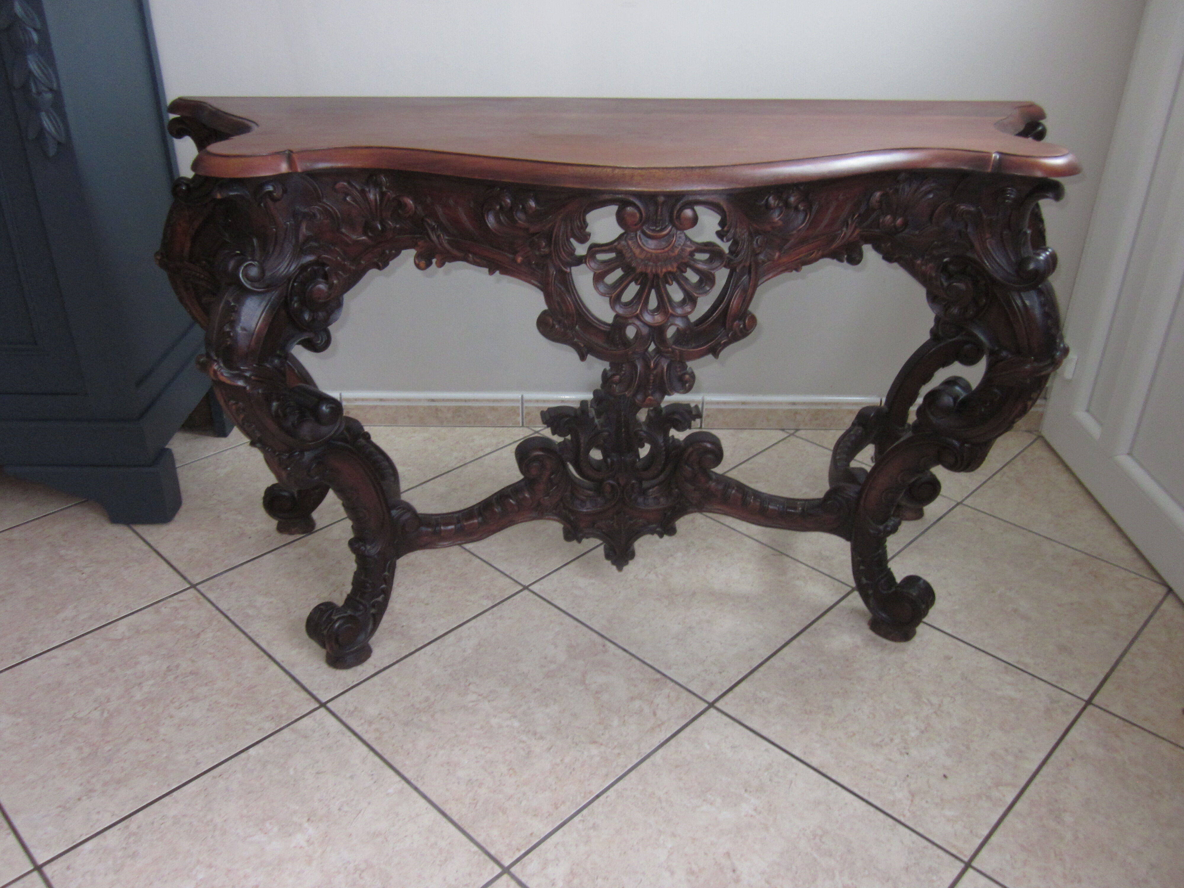 Rockery style console