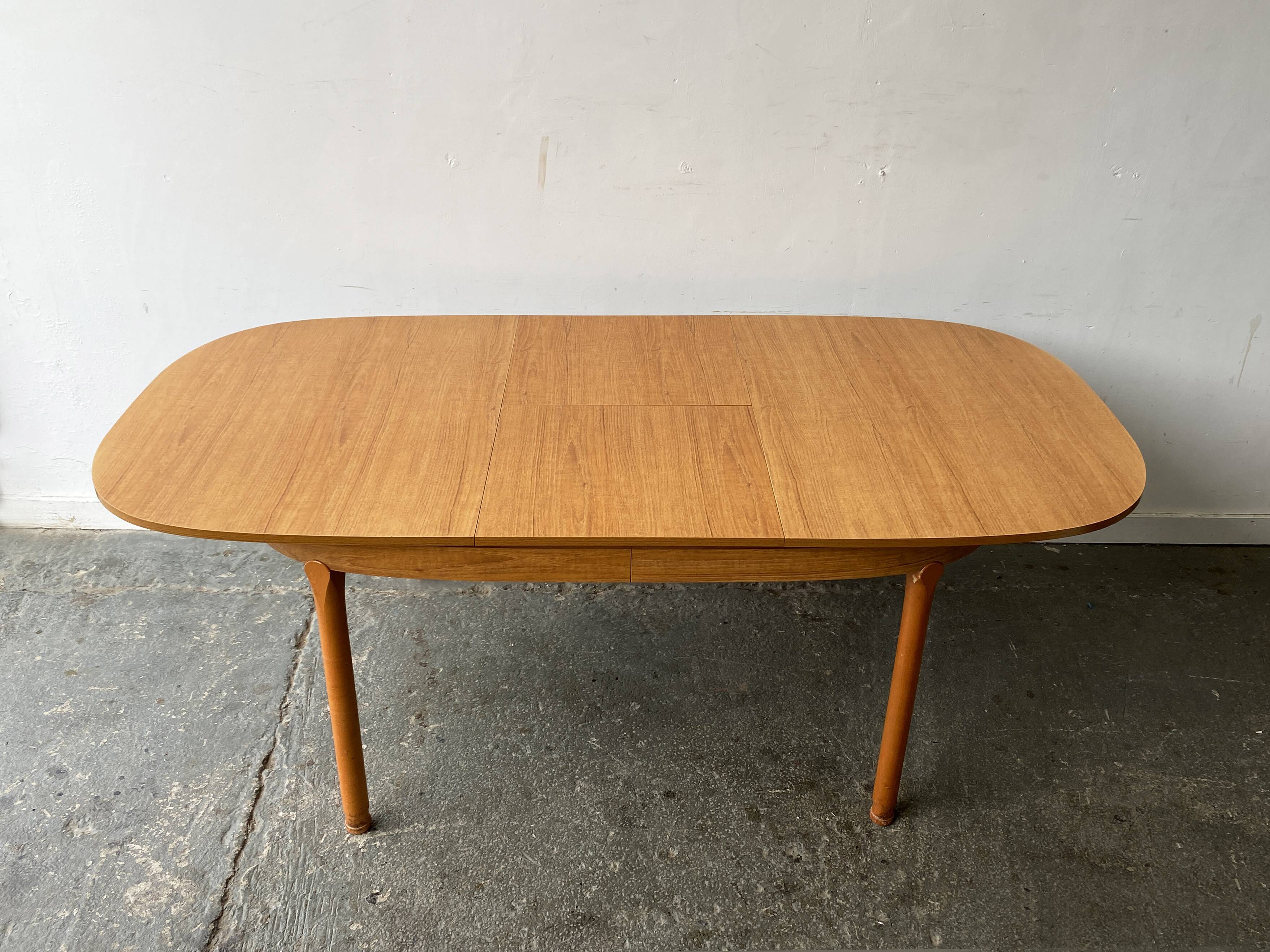 Grande table de salle à manger extensible de style moderne du milieu du siècle, années 1960, par Schreiber