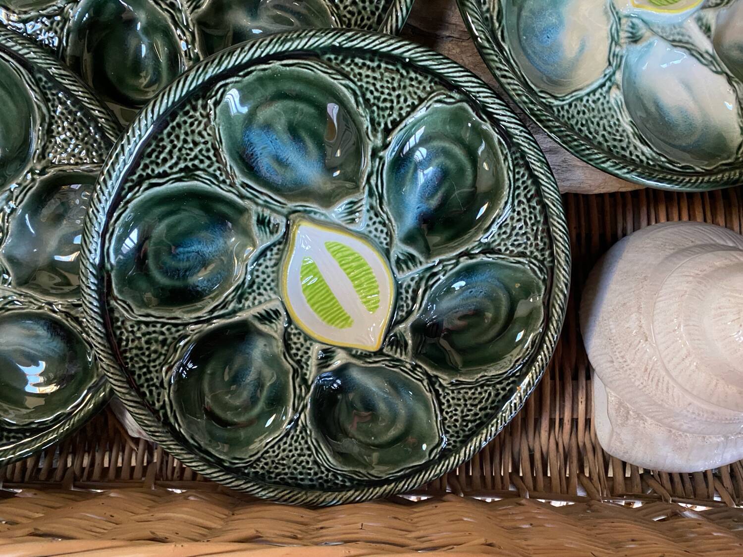 Set of 2 Saint Clément oyster plates in slip