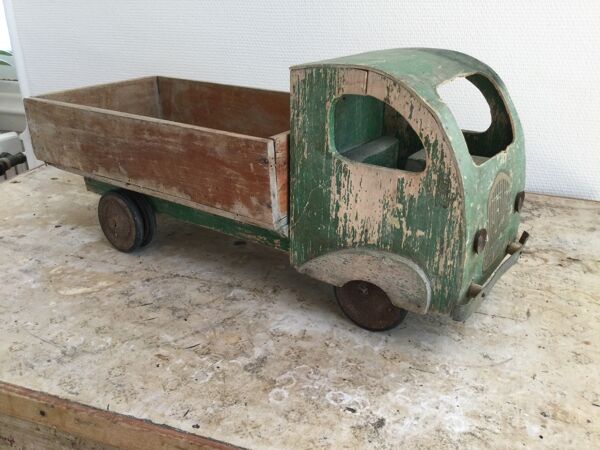 Camion benne ancien en bois