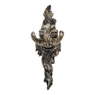 Ancienne patère en métal de couleur argentée