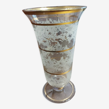 Art Deco vase in white and gilded granite glass