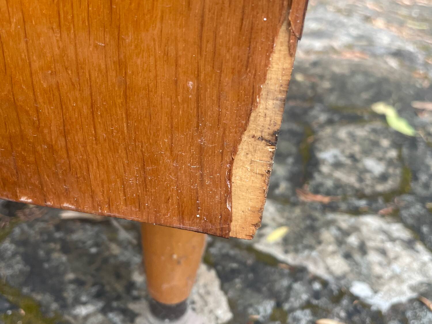 Side table on wheels