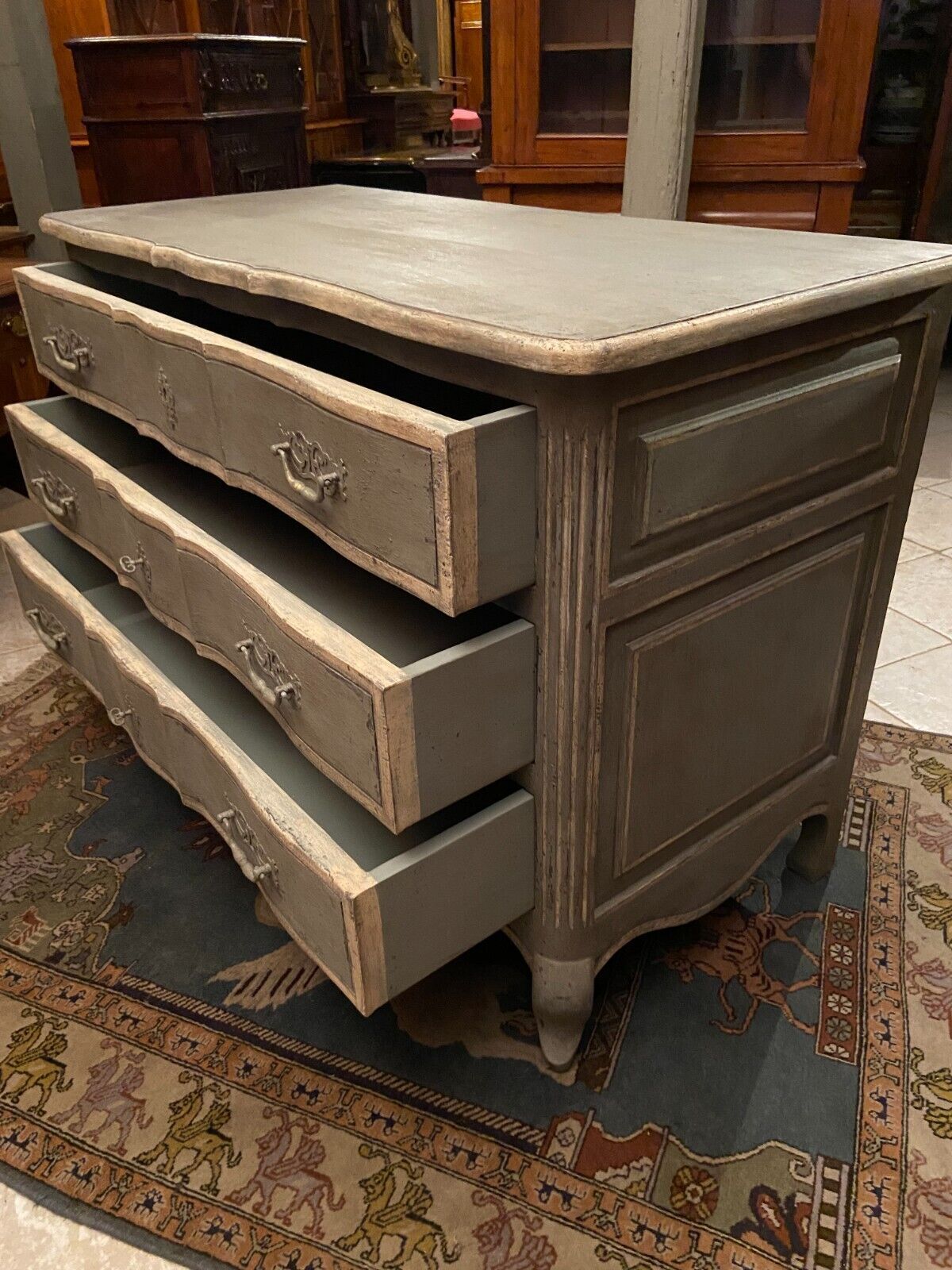 Chest of drawers 3 drawers in patinated wood gray Louis XV style