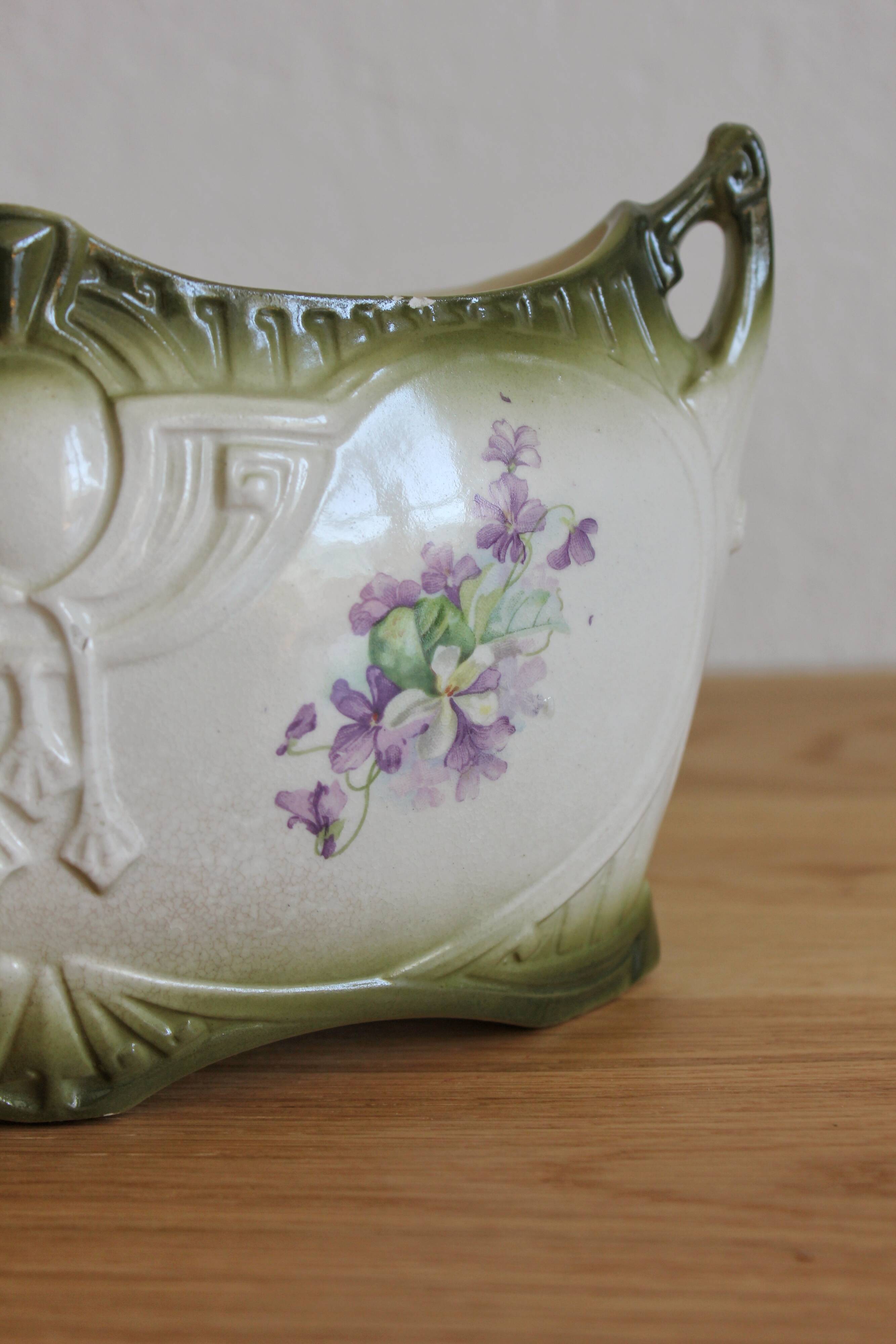 Small jardinière vase in art nouveau majolica.
