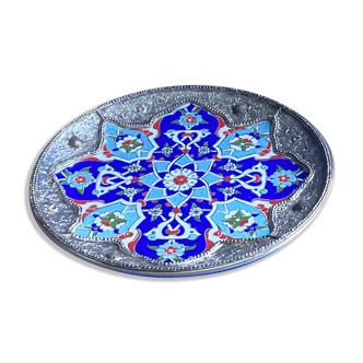 Decorative plate Güral Porselen – Turkish porcelain – Silver metal frame