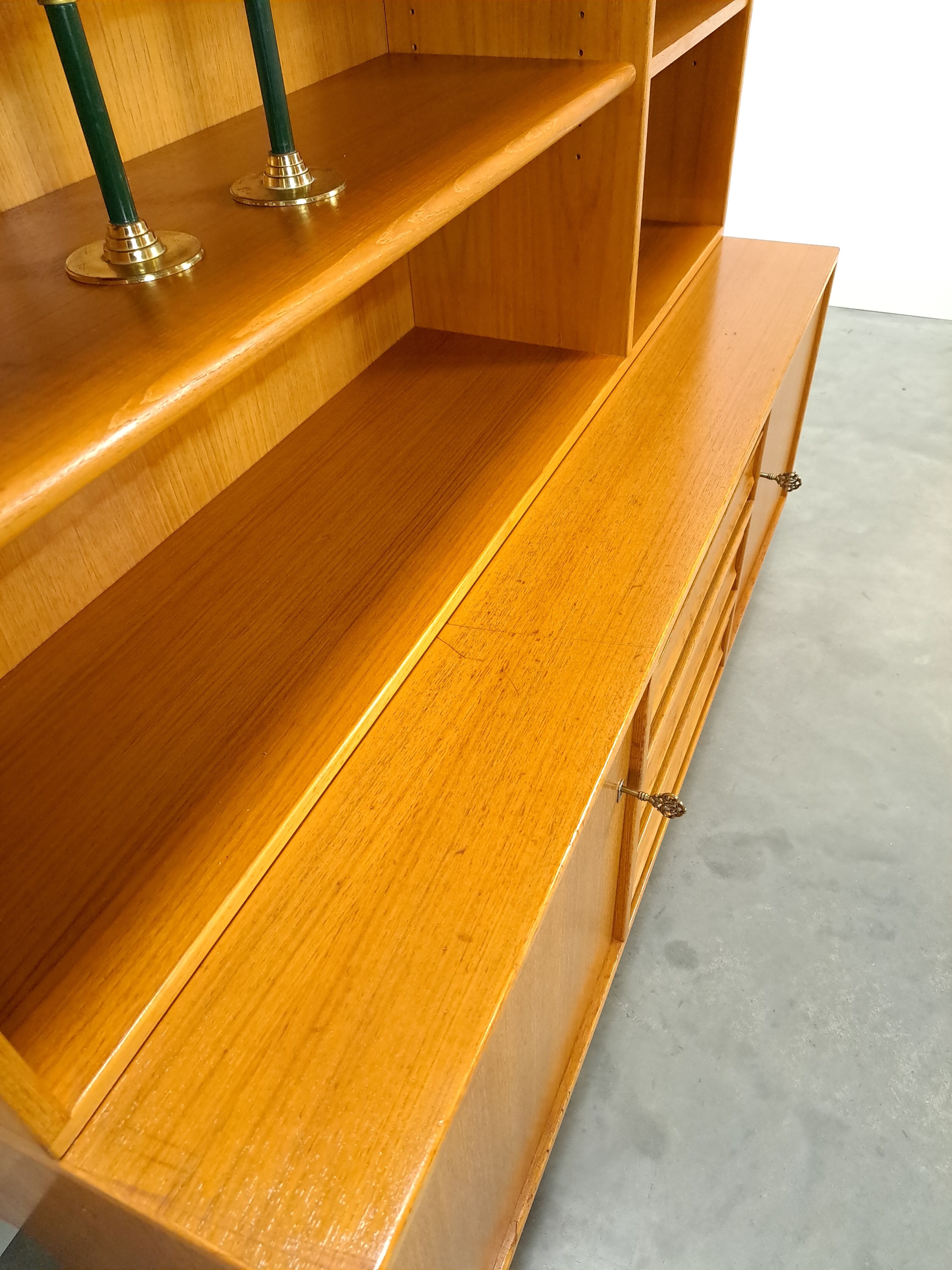Bibliothèque vintage en teck avec tiroirs