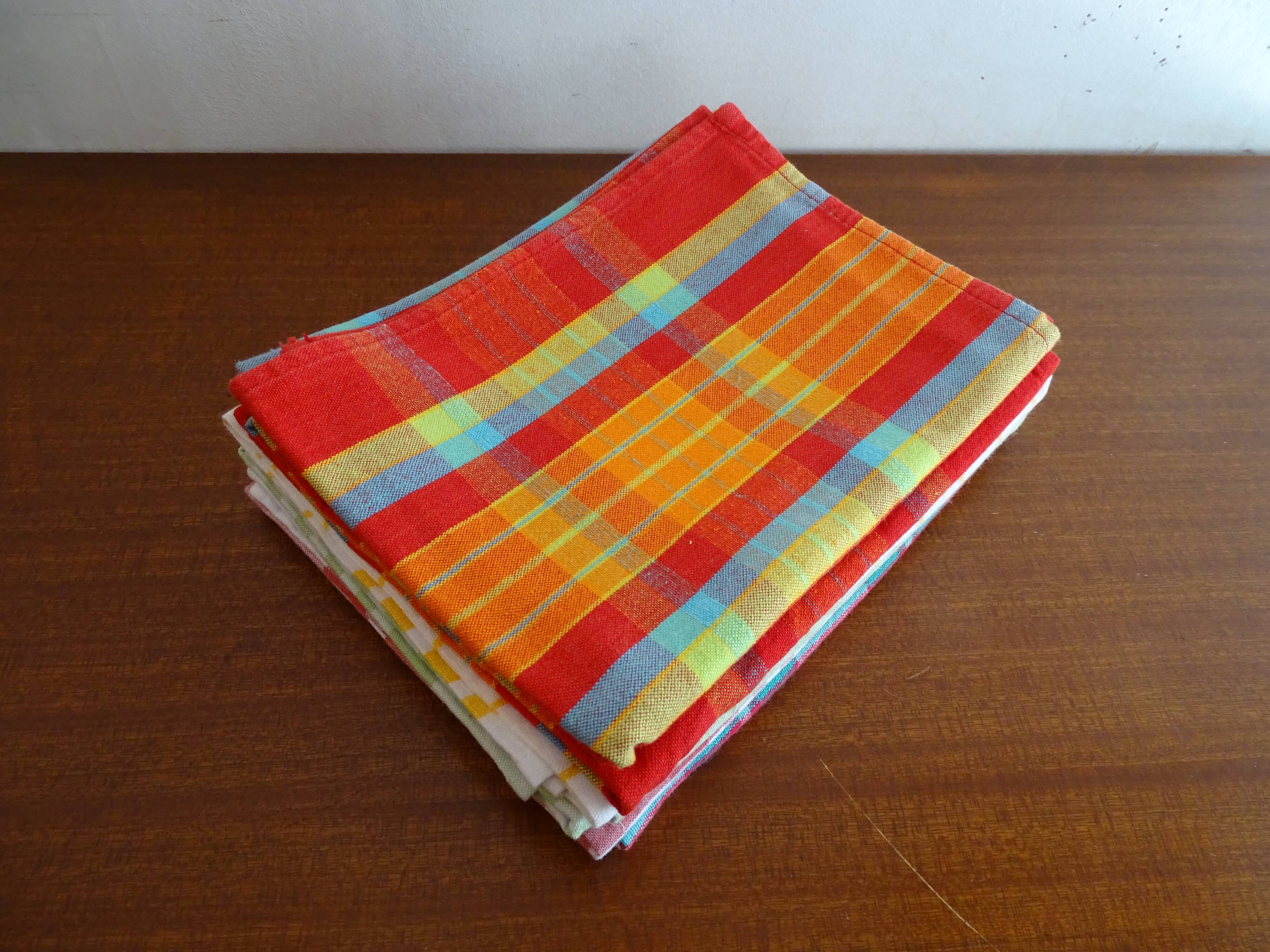 Lot 6 vintage multi-coloured plaid towels