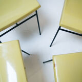 Ensemble de six chaises à manger en fibre de verre moulée des années 1960 par Miroslav Navratil