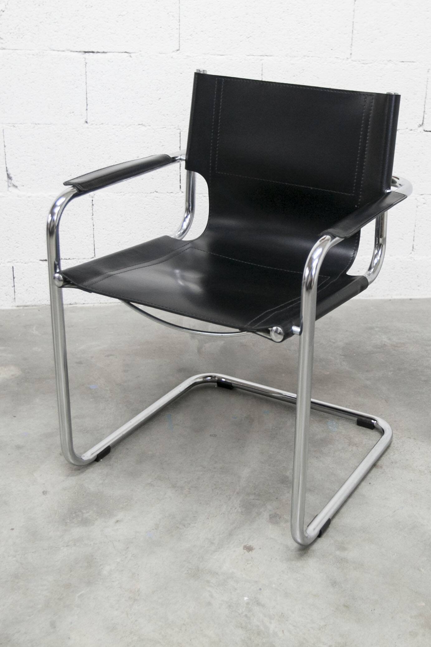 Bauhaus 1970s cantilever armchair in black leather