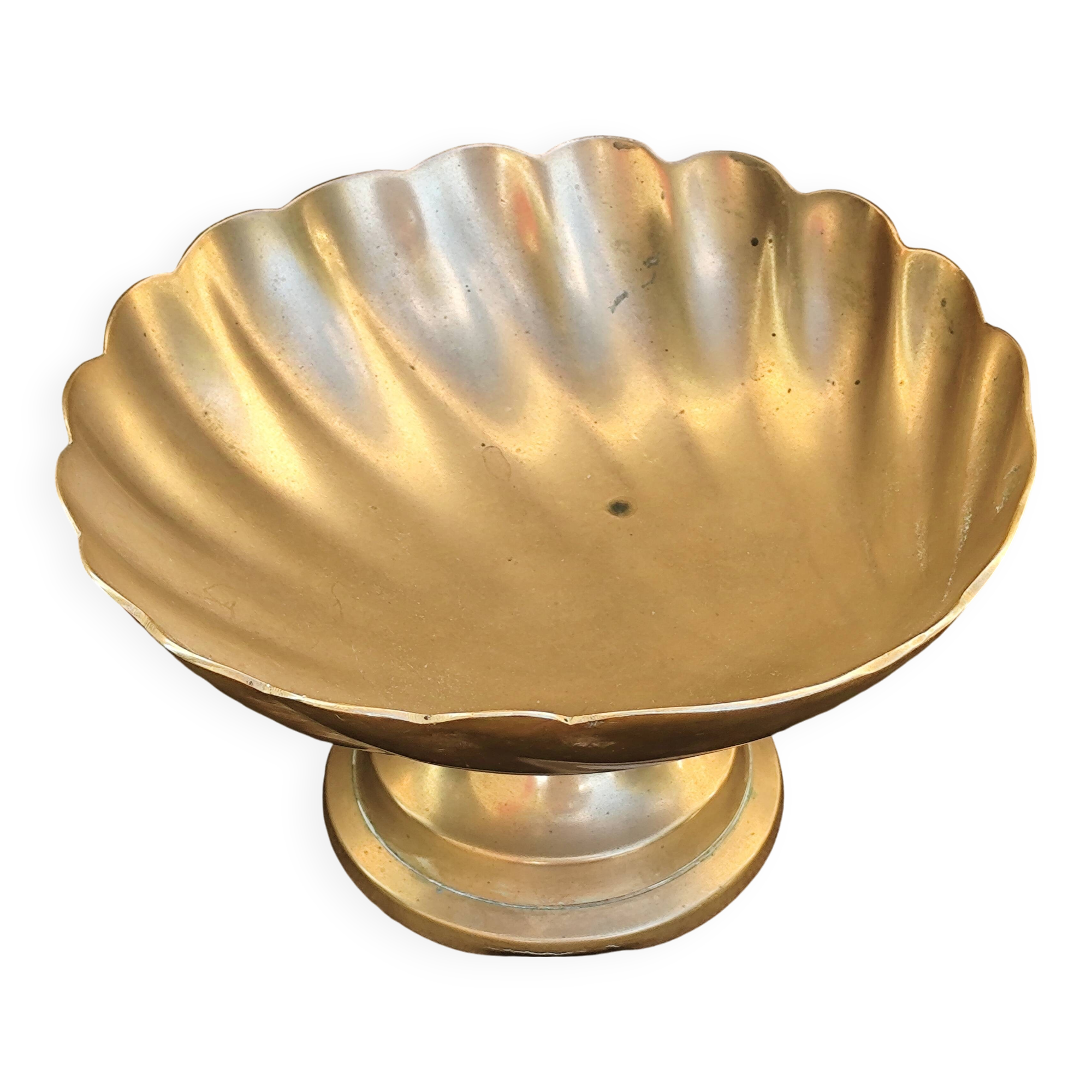 Large brass shell-shaped pocket emptier