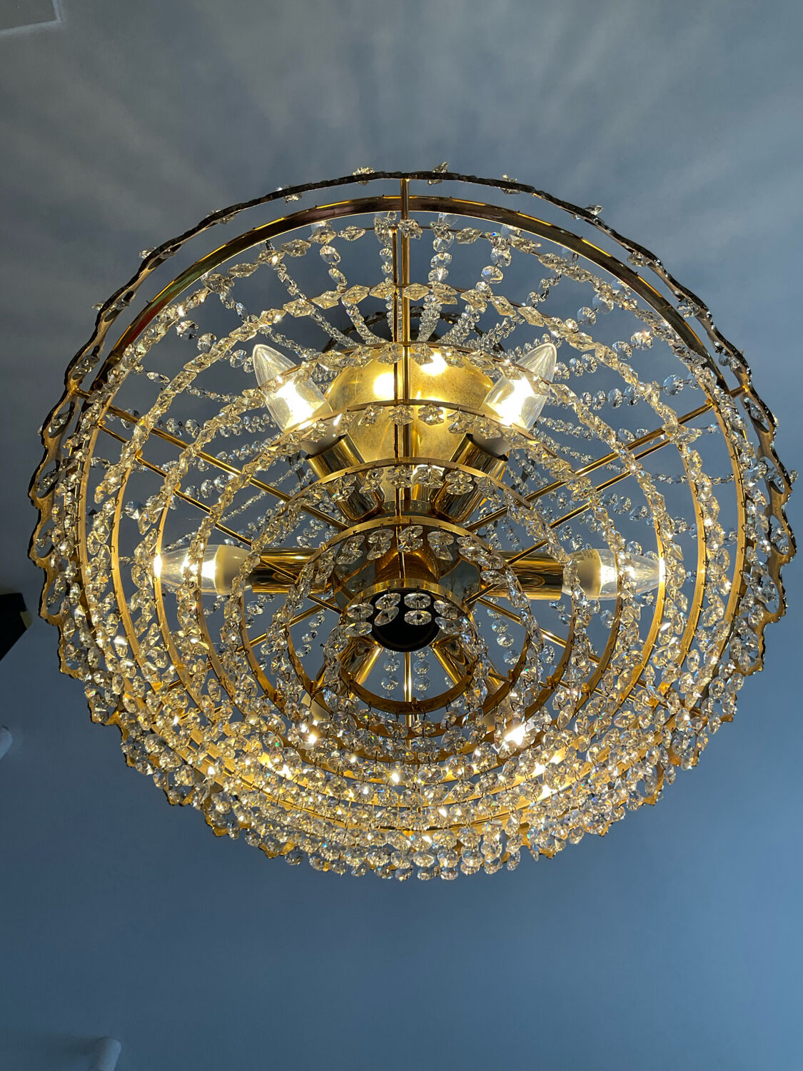 Lustre cascade en bronze et pampilles de cristal