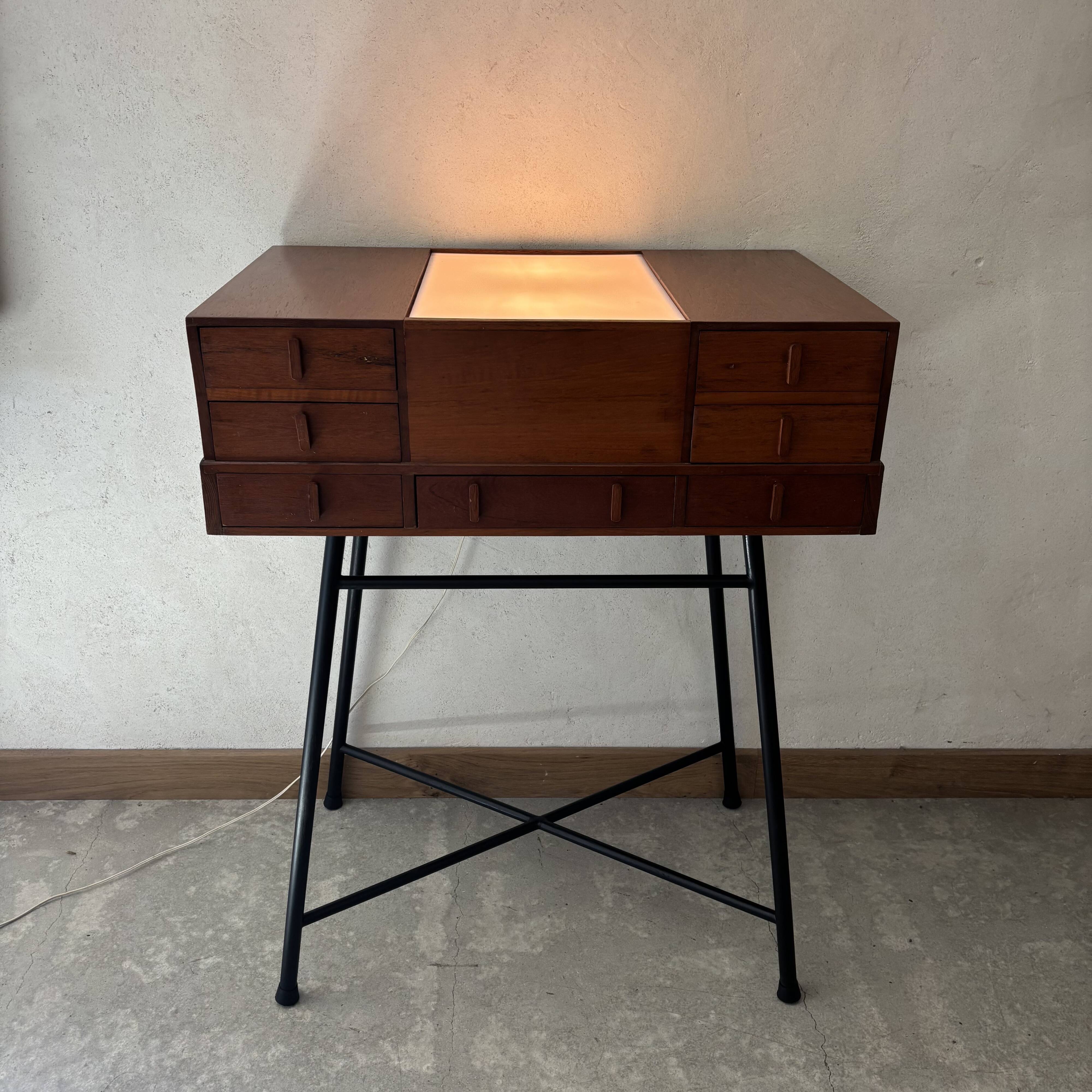 Reading lamp furniture with slides
