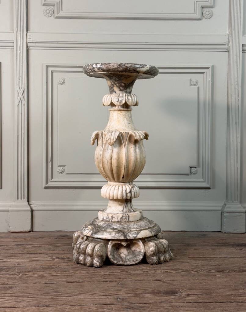 Socle en albâtre sculpté, Italie vers 1880