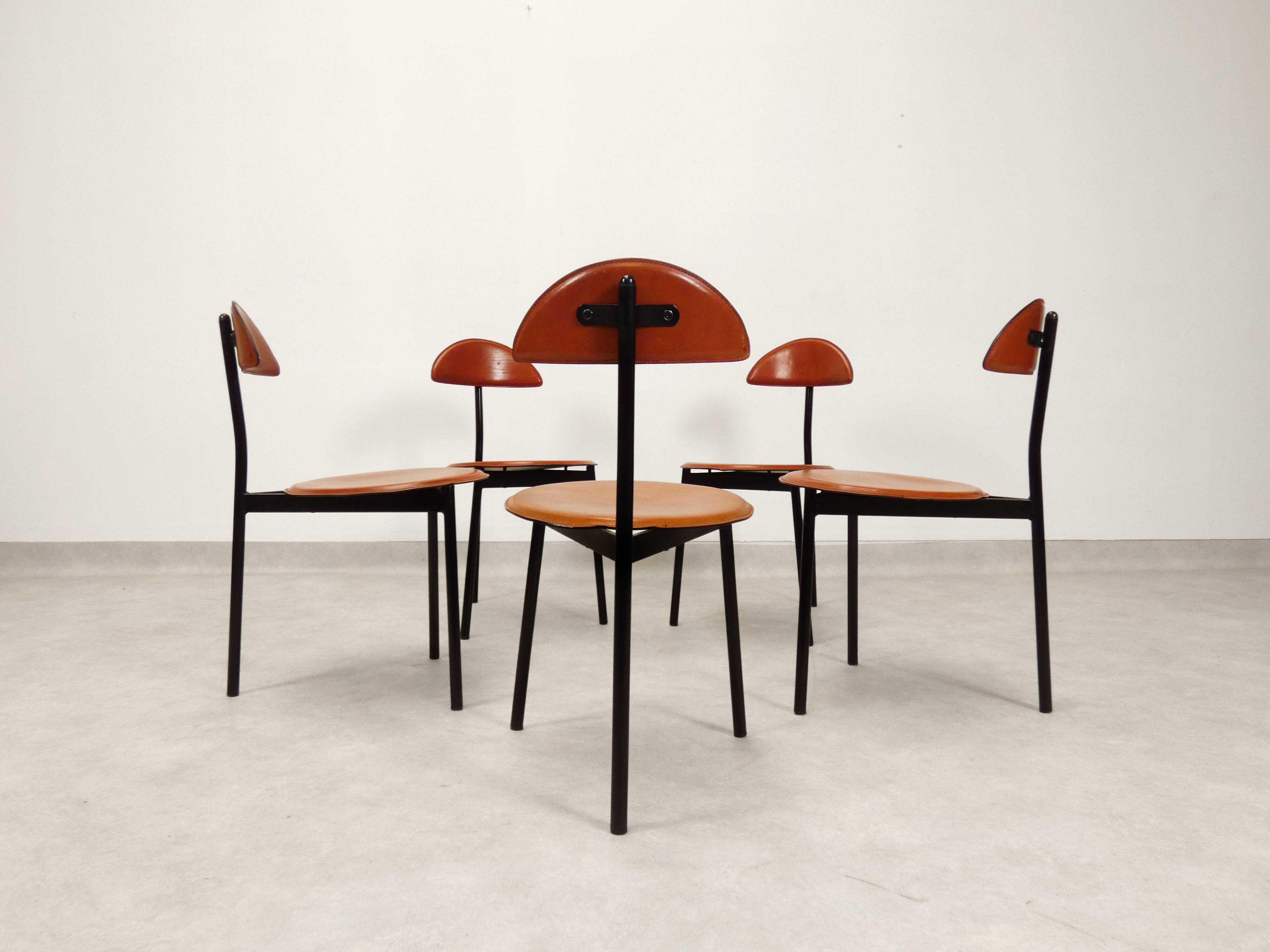 Set of 5 Linea Veam leather tripod chairs