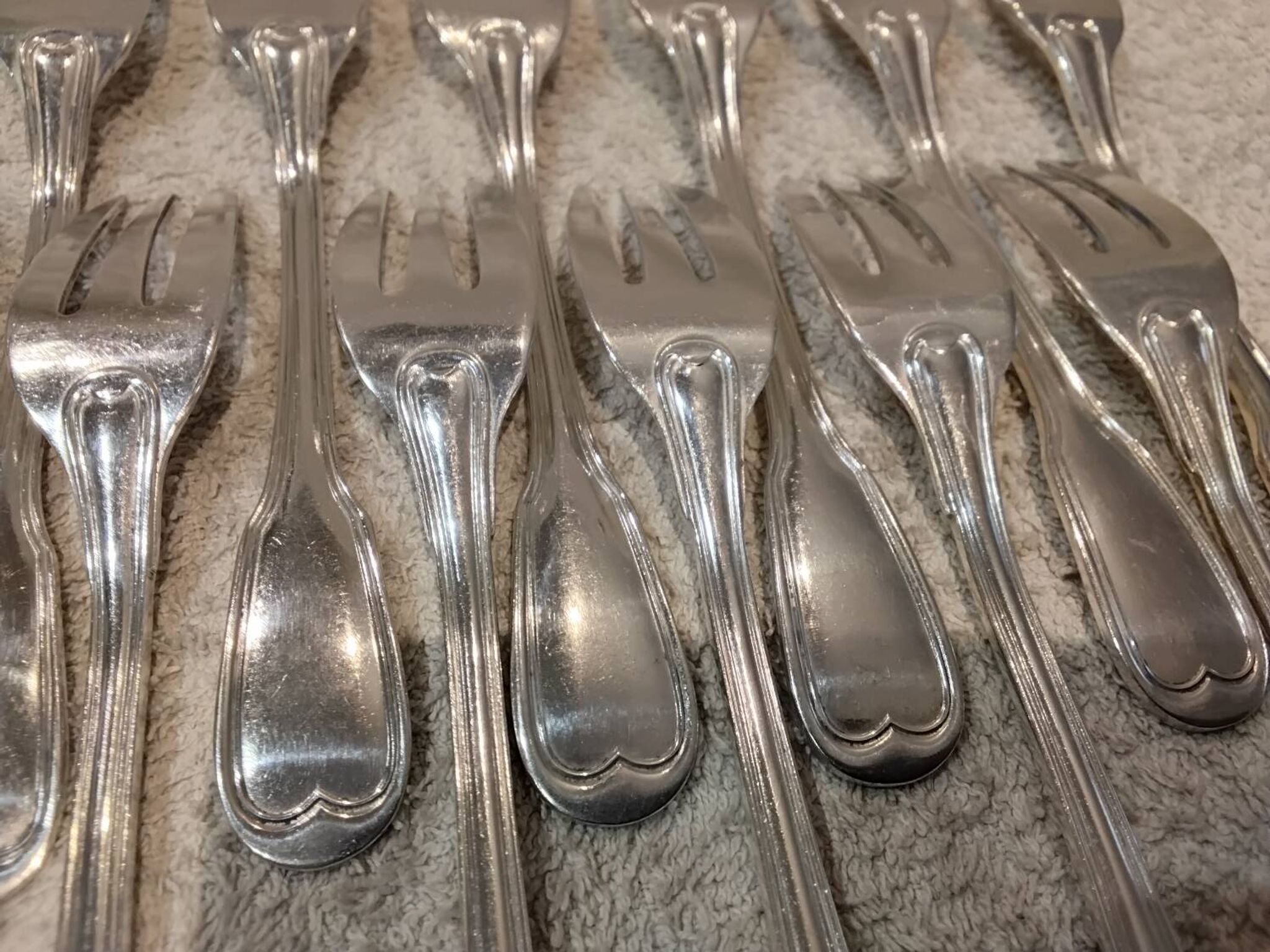 12 silver-plated metal cake forks by Argental silversmiths with a decorative pattern