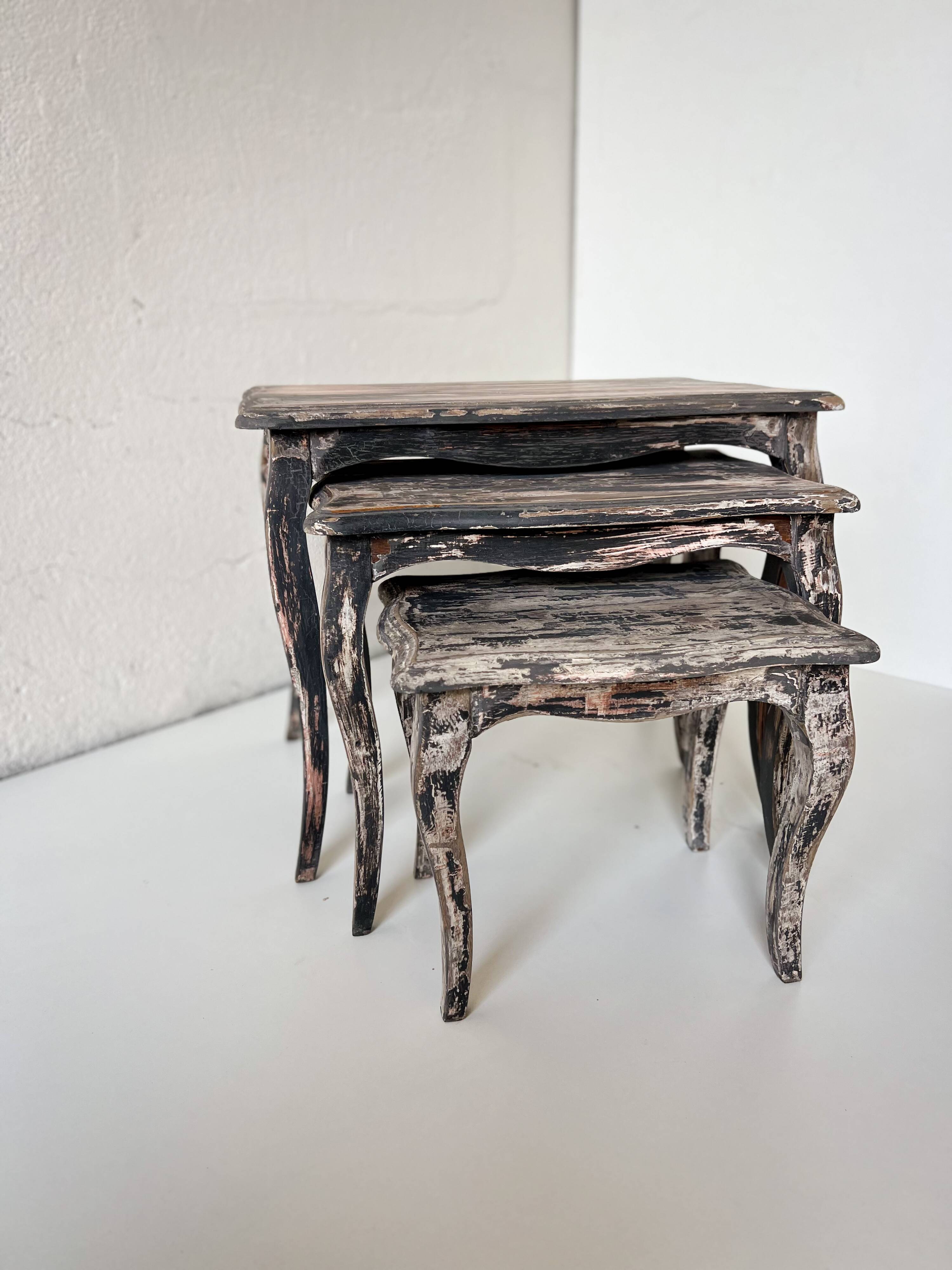 Table gigogne patinée