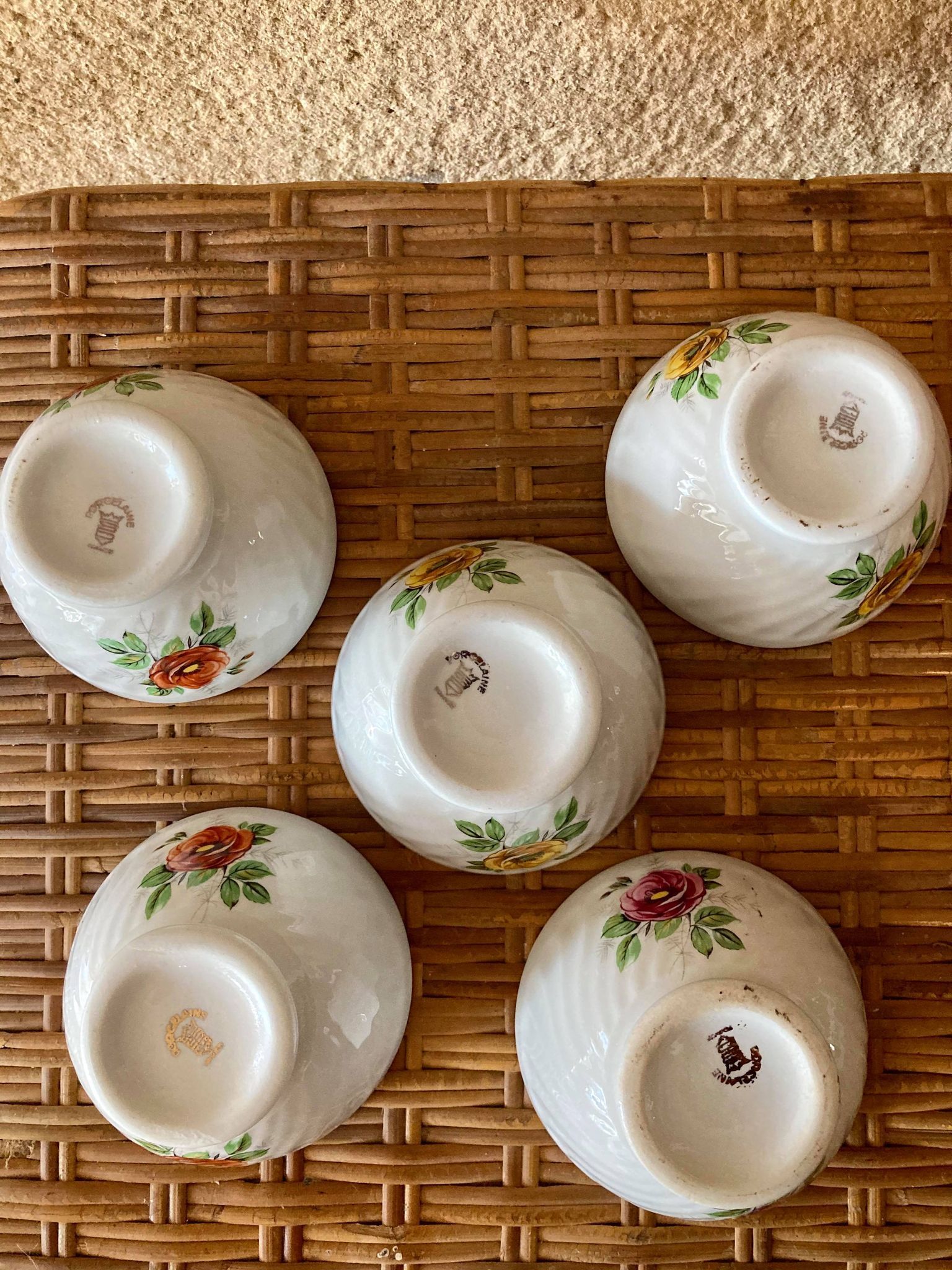 Set of 5 porcelain bowls