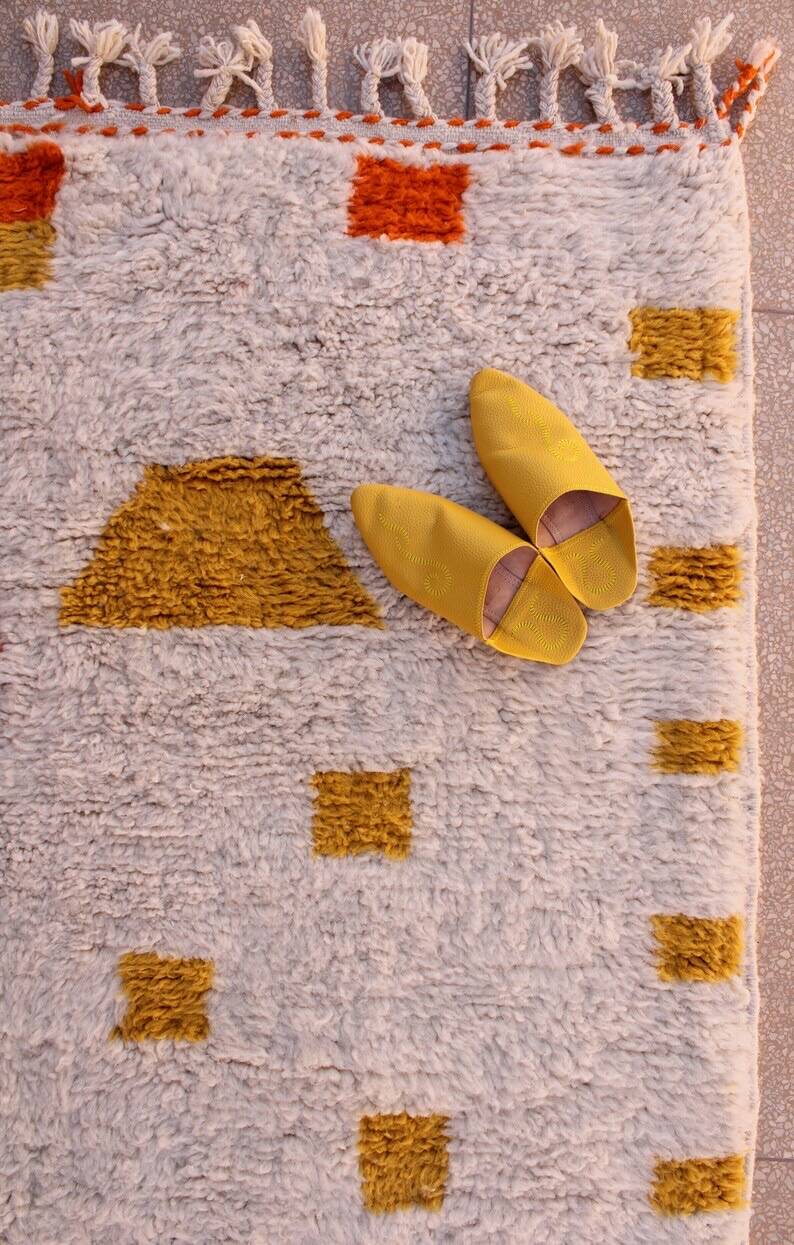 Tapis en laine marocaine de oued zam motifs colorés taille 150 x 250 cm