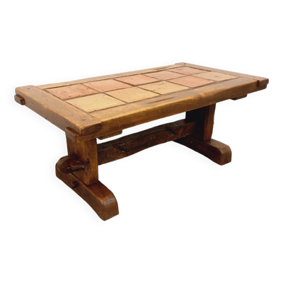 Table basse rectangulaire vintage brutaliste rustique en chêne massif et céramique des années 60 70