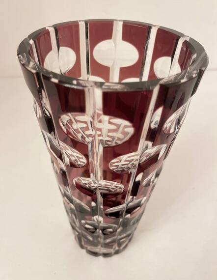 Vase cristal bohème en verre taillé rubis vintage