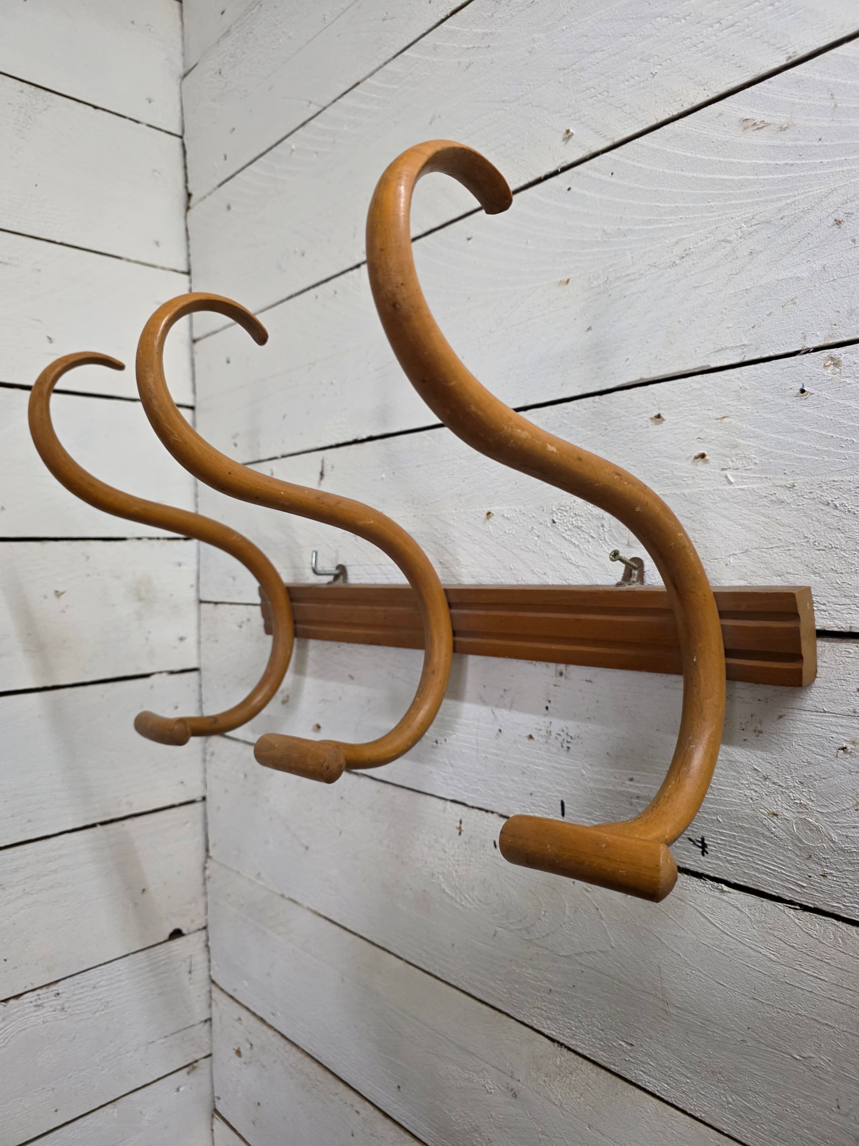 Curved wooden coat rack with 3 hooks, 1920s.
