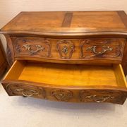 Commode style Louis XV