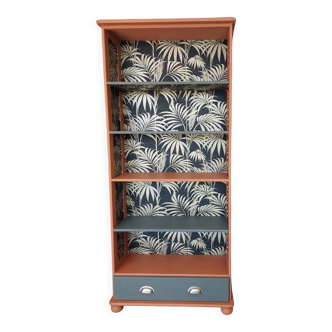 Wooden bookcase shelf