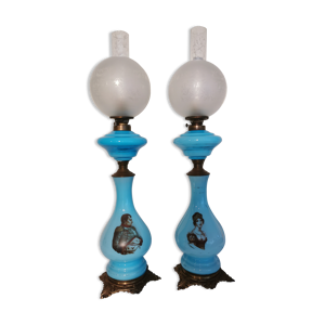 paire de lampes à pétrole