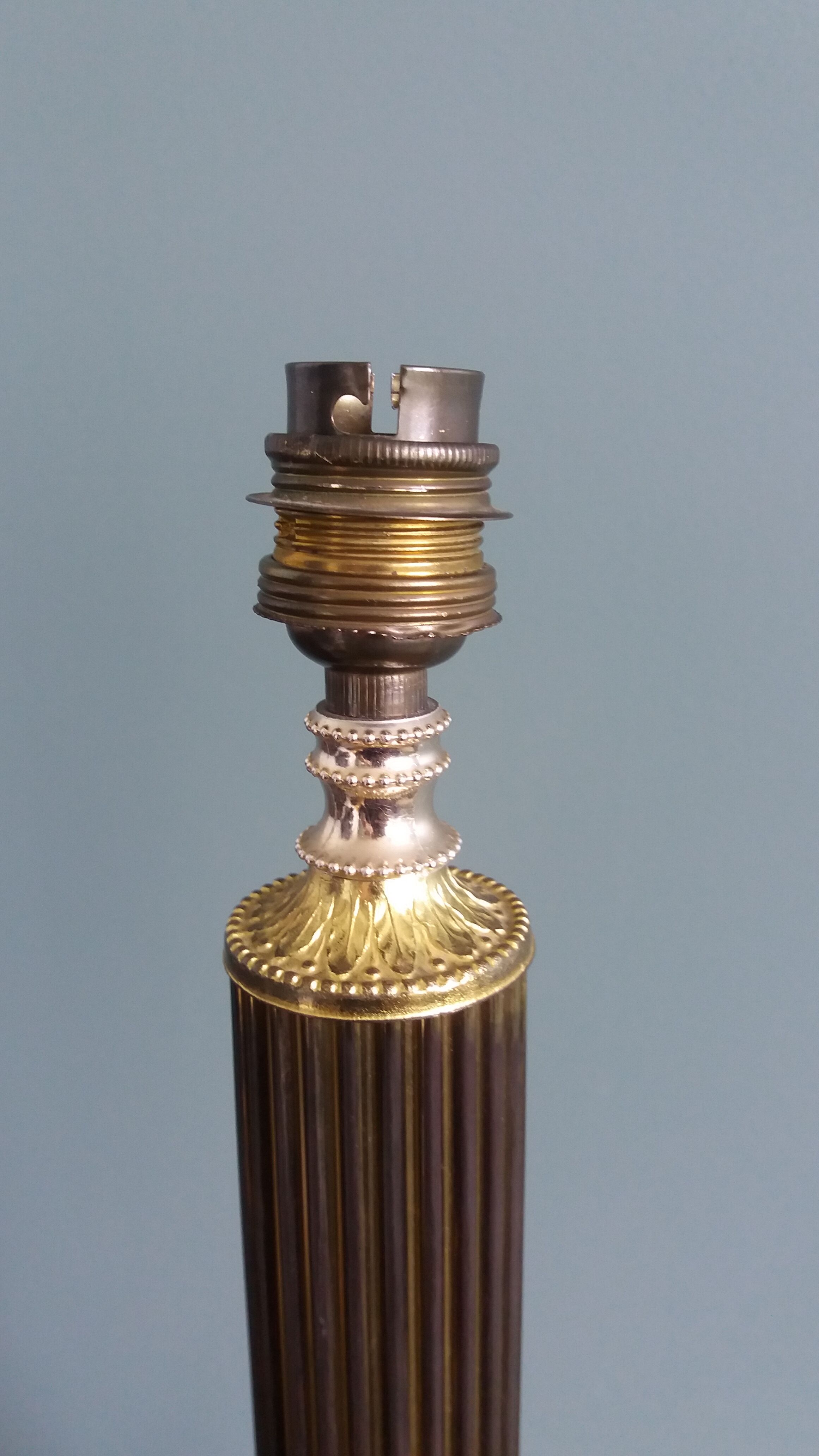 Antique column lamp in marble and gilded metal