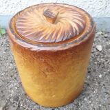 Ceramic pot with trompe-l'œil cover