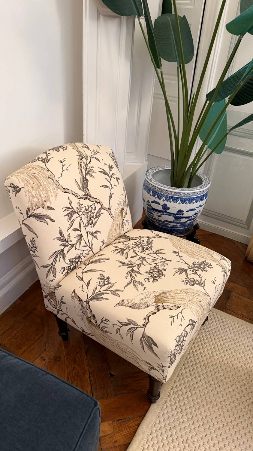 Paire de chauffeuses — tissu chinoiserie oiseaux exotiques
