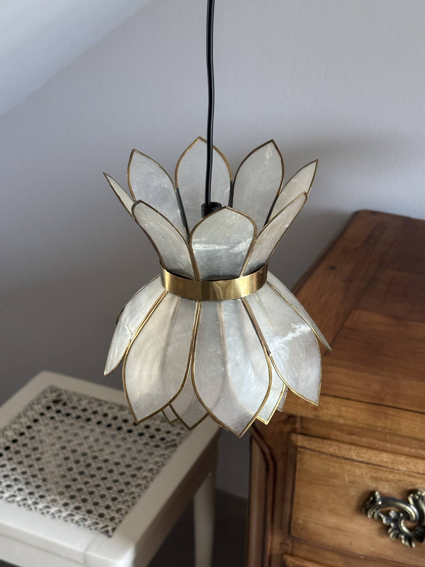 Suspension fleur en nacre