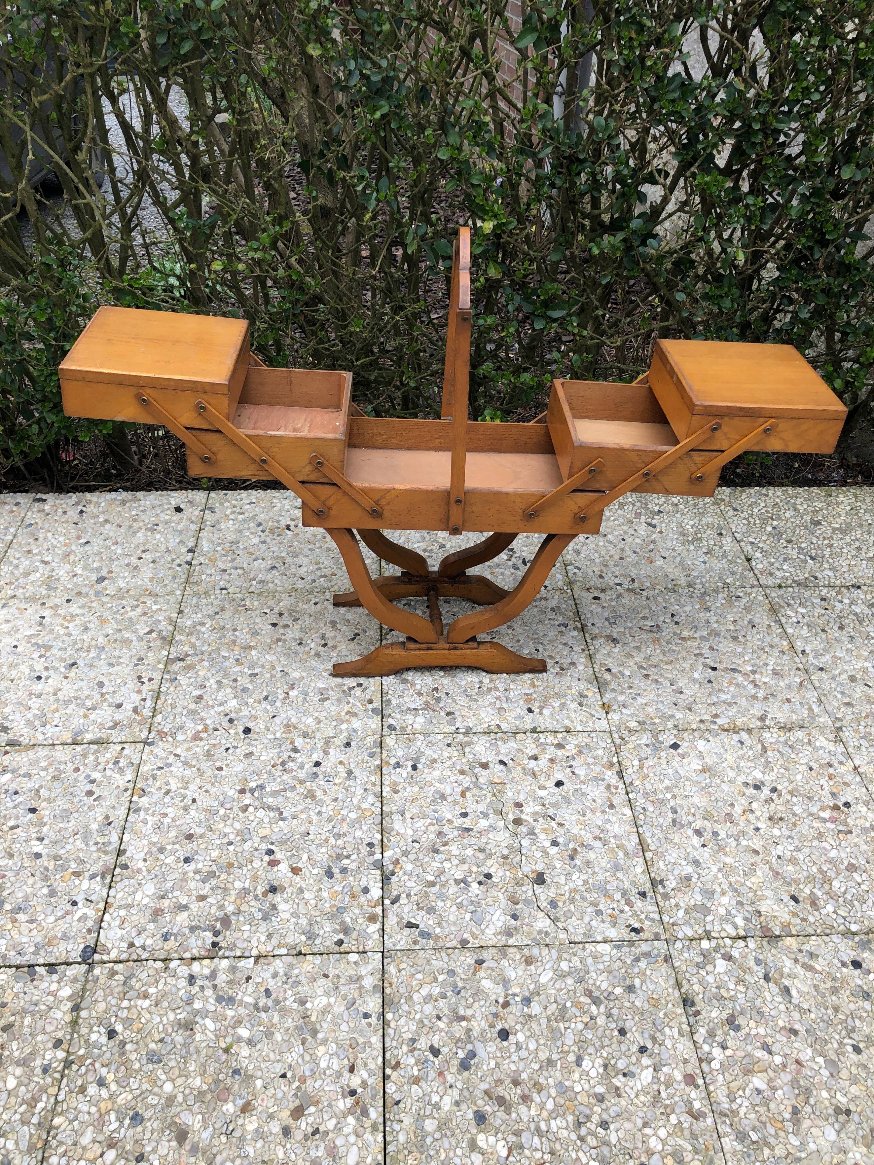Worker wood feet Deco