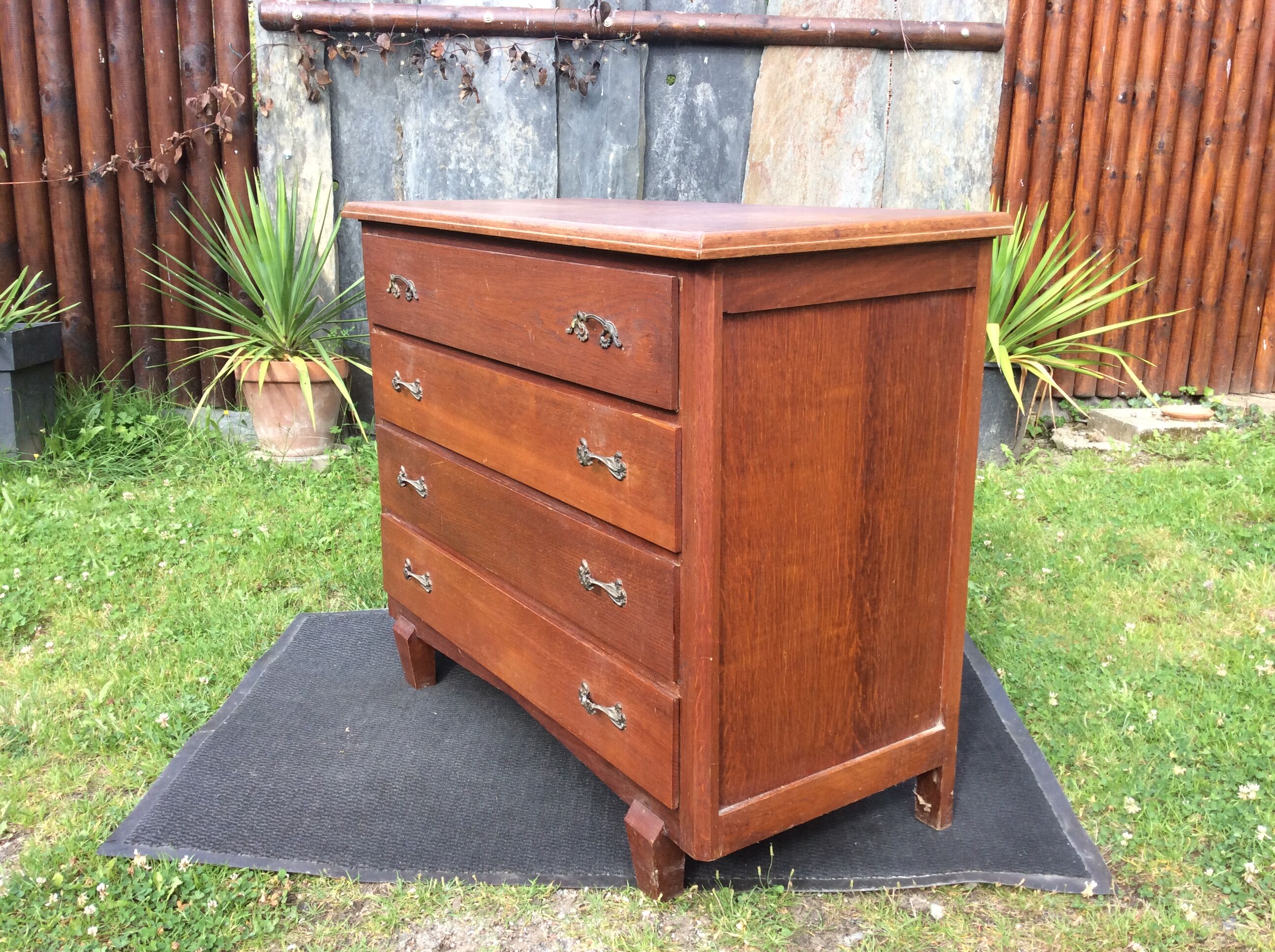 Vintage chest of drawers with compass feet in oak.