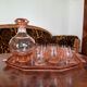 Service à liqueur en verre rose, vers 1940