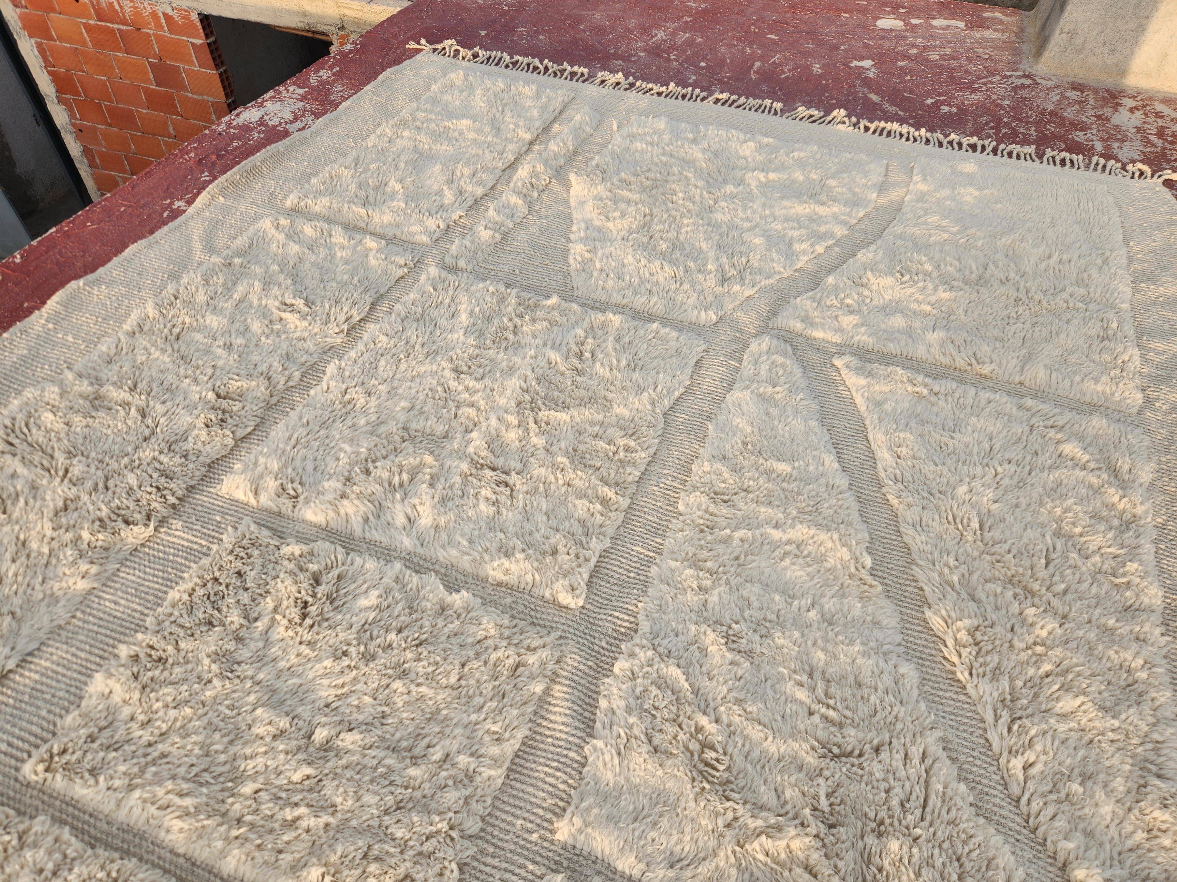 Very large Beni Ouarain rug 350x250 cm in natural wool – Berber rug
