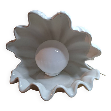 Vintage shell-shaped table lamp