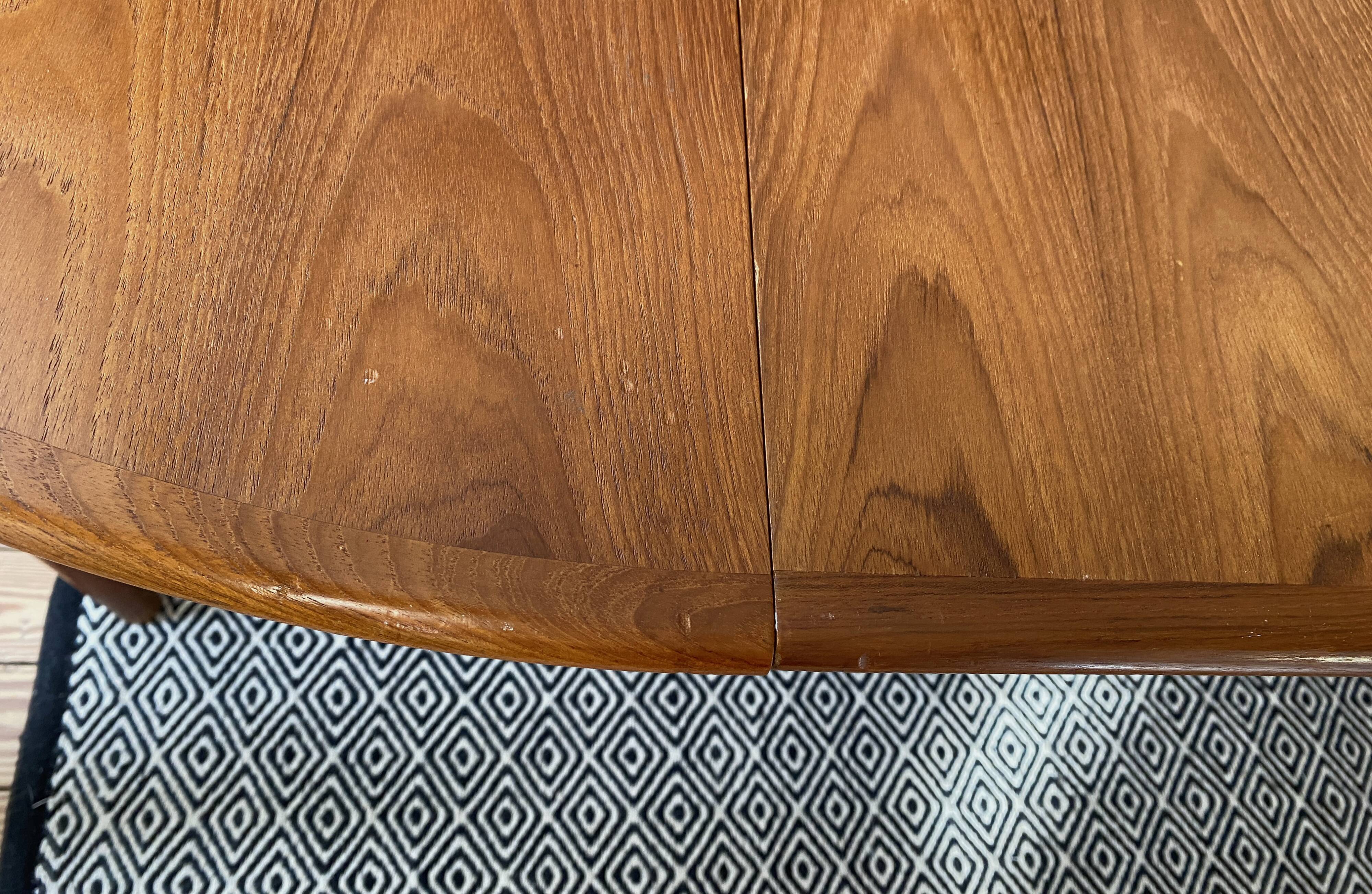 Table ronde extensible en bois de teck Scandinave signée, Danemark 1960