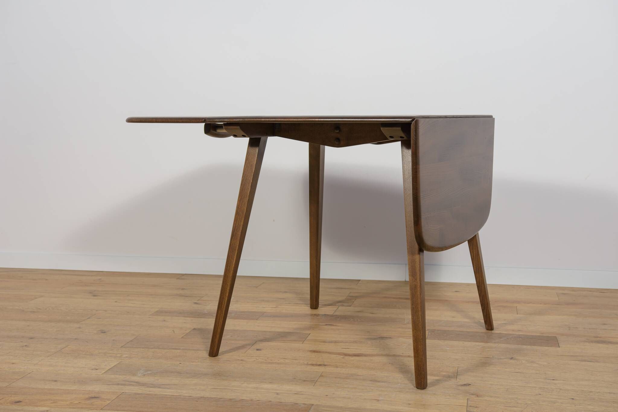 Table à manger Goldsmith Series par Lucian Ercolani pour Ercol, Royaume-Uni