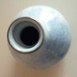 Vase bouteille en céramique émaillée, daté de 1979, signature à identifier
