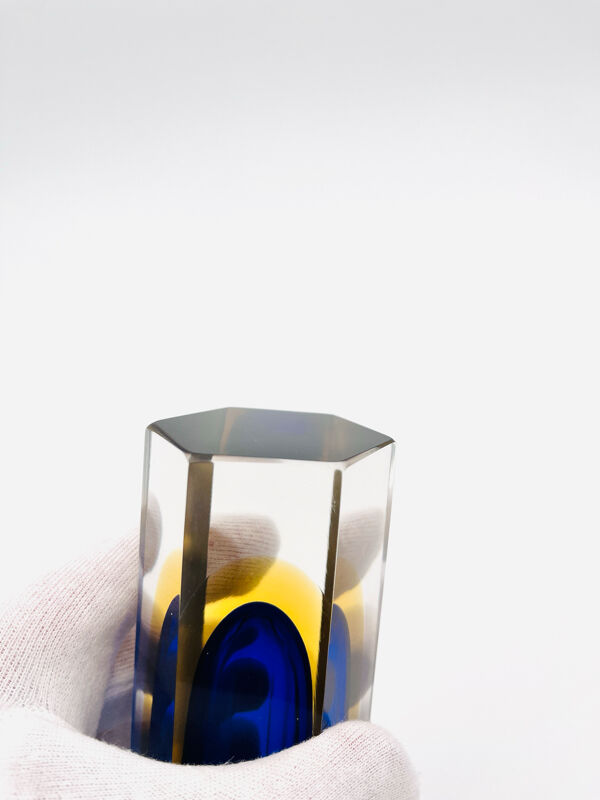 Vase Luigi Mandruzzato Murano Sommerso hexagonal bleu cobalt et ambre